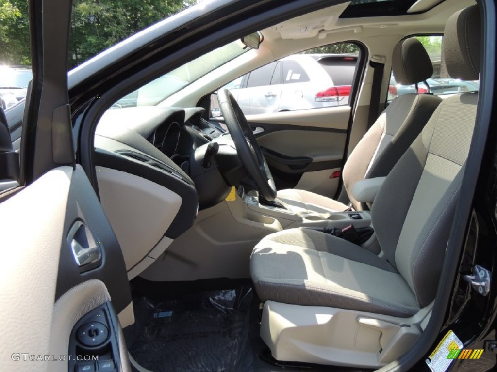 2012 Focus SE 5-Door - Black / Stone photo #16