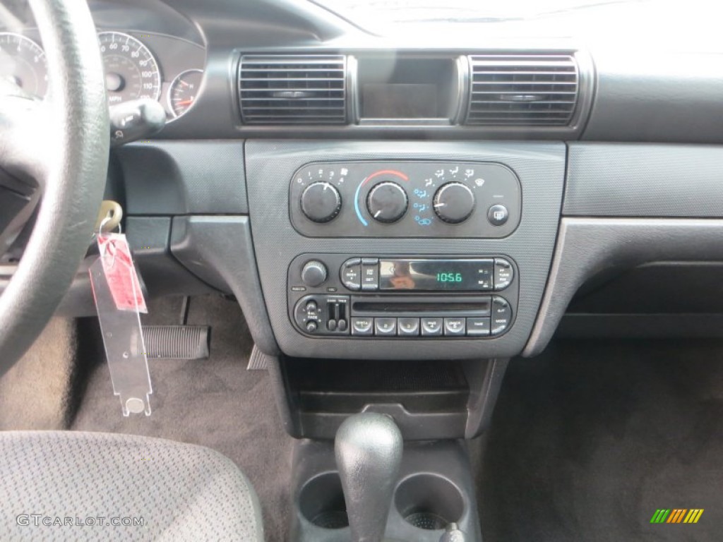 2004 Sebring LX Sedan - Stone White / Dark Slate Gray photo #34