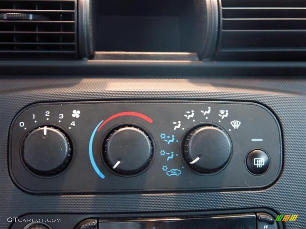 2005 Chrysler Sebring Convertible Controls Photo #81717959