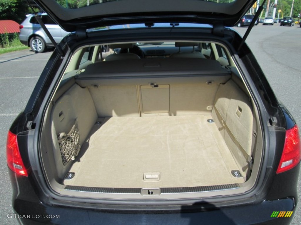 2005 Audi A4 2.0T quattro Avant Trunk Photos