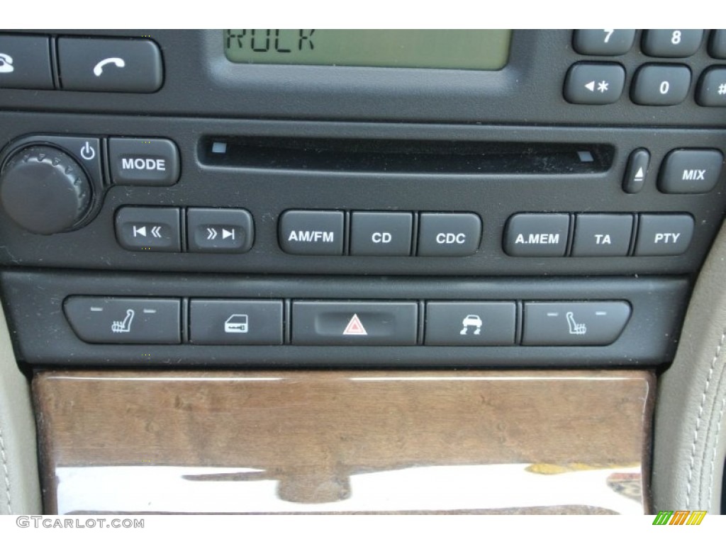 2003 Jaguar S-Type 3.0 Controls Photo #81720386