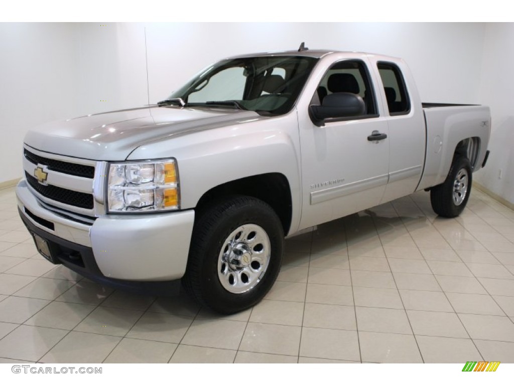 2011 Silverado 1500 LS Extended Cab 4x4 - Sheer Silver Metallic / Dark Titanium photo #3