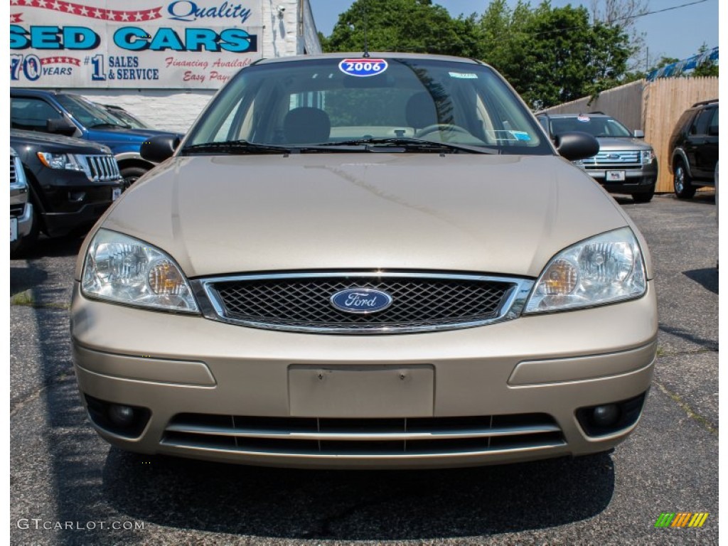 2006 Focus ZX4 SES Sedan - Pueblo Gold Metallic / Dark Pebble/Light Pebble photo #2