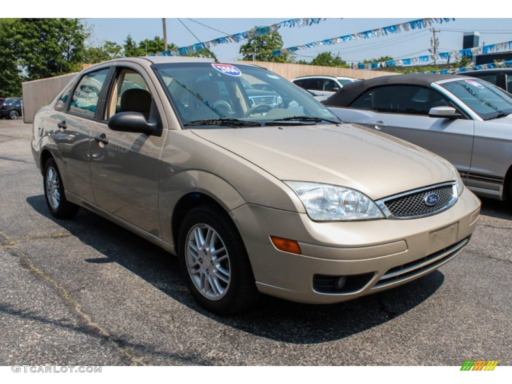 2006 Focus ZX4 SES Sedan - Pueblo Gold Metallic / Dark Pebble/Light Pebble photo #6