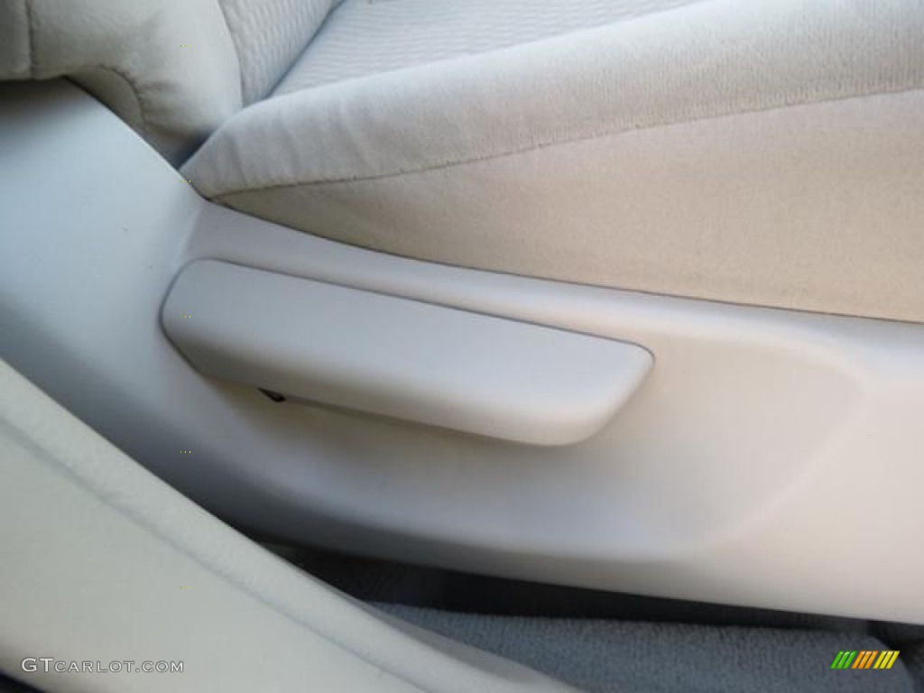 2010 Camry LE - Aloe Green Metallic / Bisque photo #22