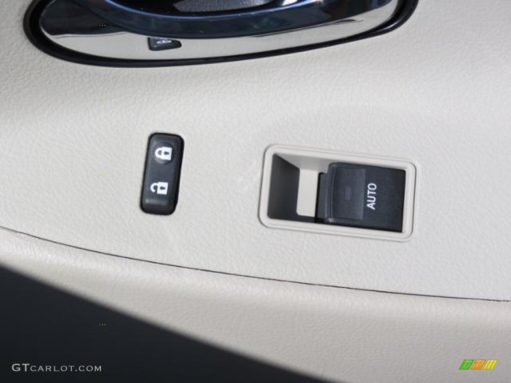 2010 Camry LE - Aloe Green Metallic / Bisque photo #23