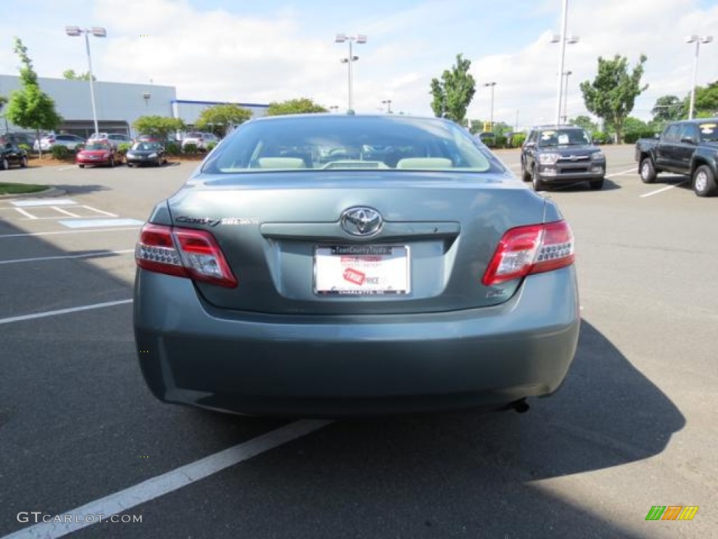 2010 Camry LE - Aloe Green Metallic / Bisque photo #28