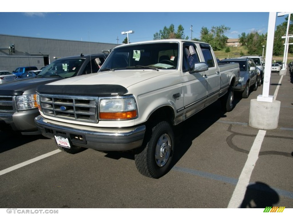 1997 F350 XLT Crew Cab 4x4 - Colonial White / Medium Mocha photo #4
