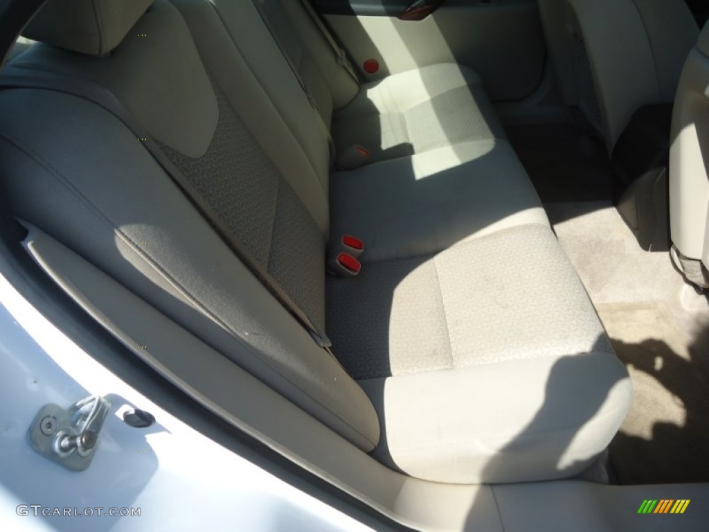 2009 G6 V6 Sedan - Summit White / Light Taupe photo #16