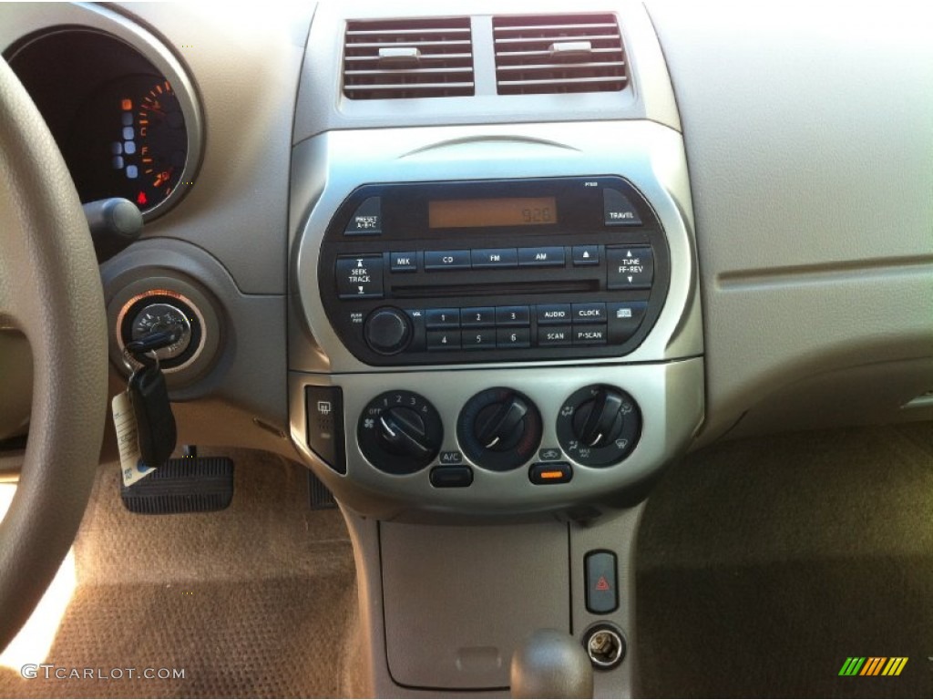 2004 Altima 2.5 S - Satin White / Blond photo #13