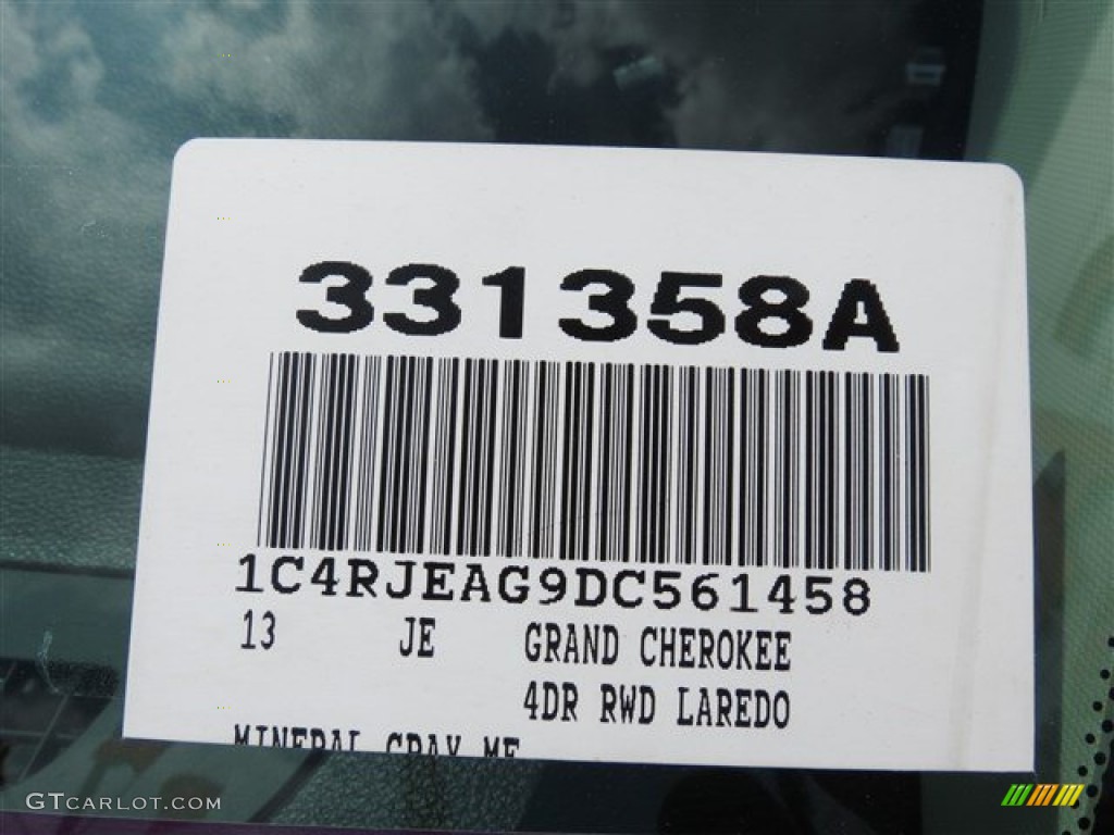 2013 Grand Cherokee Laredo - Maximum Steel Metallic / Black photo #18