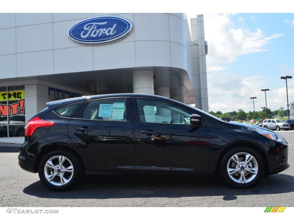 2013 Focus SE Hatchback - Tuxedo Black / Charcoal Black photo #2