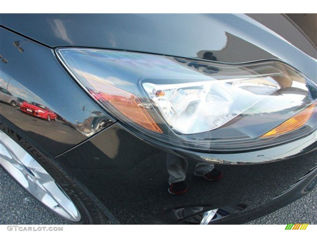 2012 Focus Titanium 5-Door - Black / Arctic White Leather photo #3