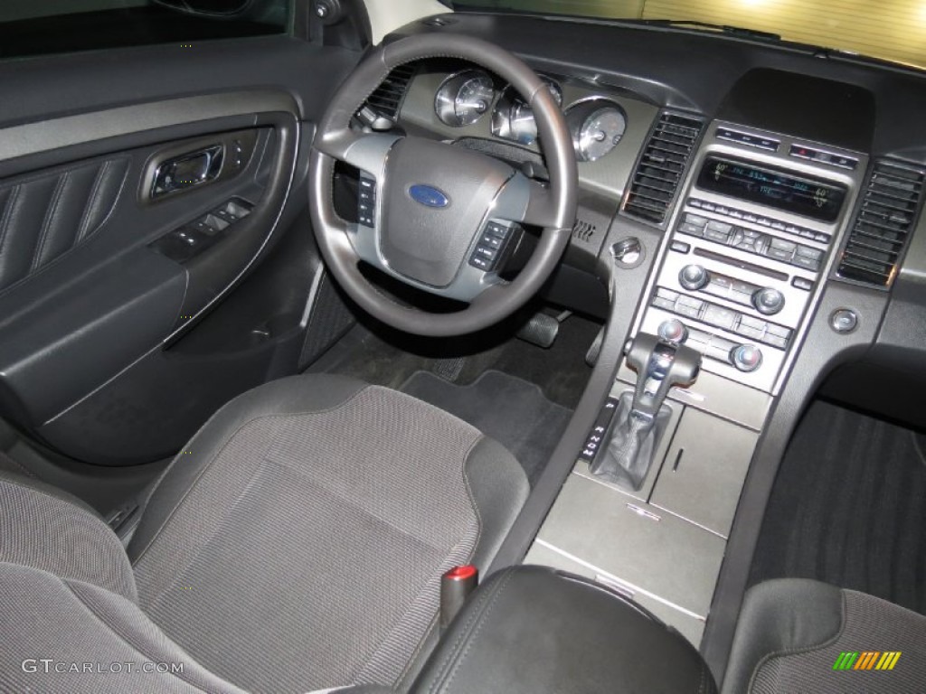 2012 Ford Taurus SEL Dashboard Photos
