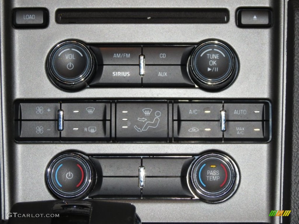 2012 Ford Taurus SEL Controls Photos