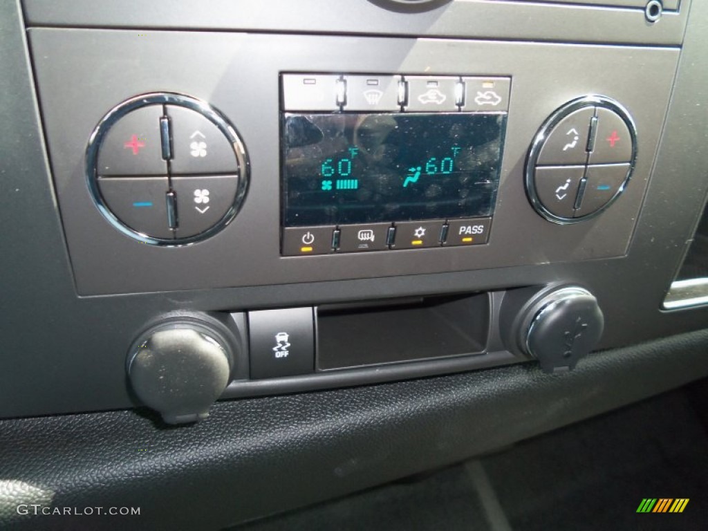 2013 Chevrolet Silverado 1500 LT Extended Cab 4x4 Controls Photo #81774567