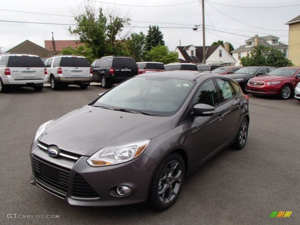 2013 Focus SE Hatchback - Sterling Gray / Charcoal Black photo #1