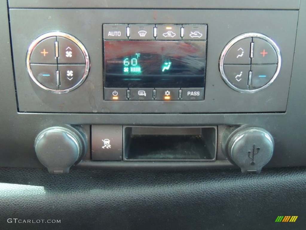 2011 GMC Sierra 1500 SLE Crew Cab 4x4 Controls Photo #81783198