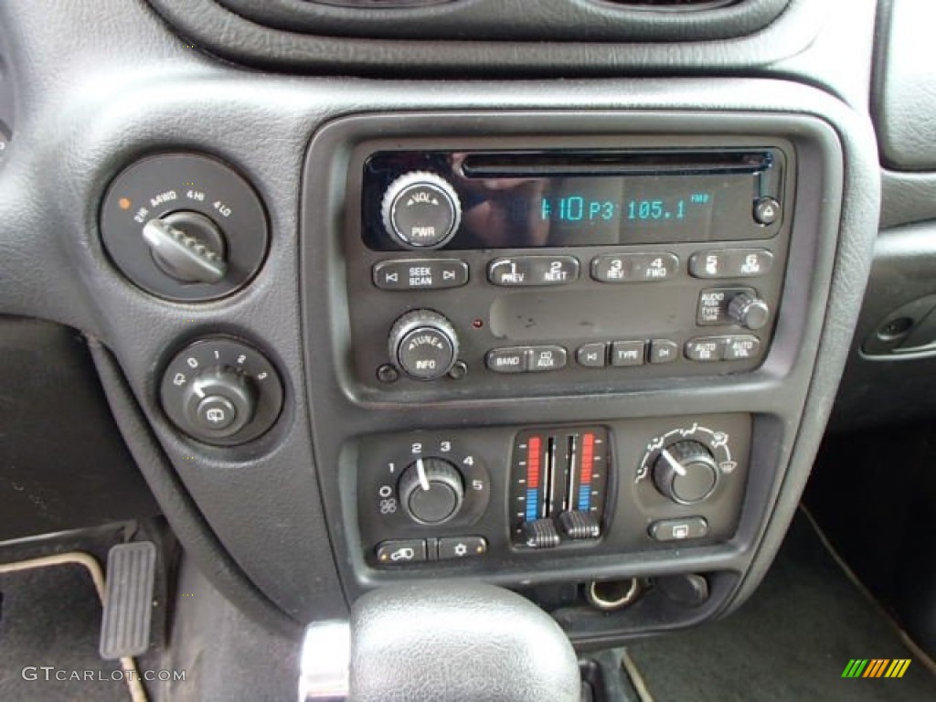 2005 Chevrolet TrailBlazer LS 4x4 Controls Photo #81784818