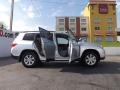2013 Classic Silver Metallic Toyota Highlander SE  photo #10