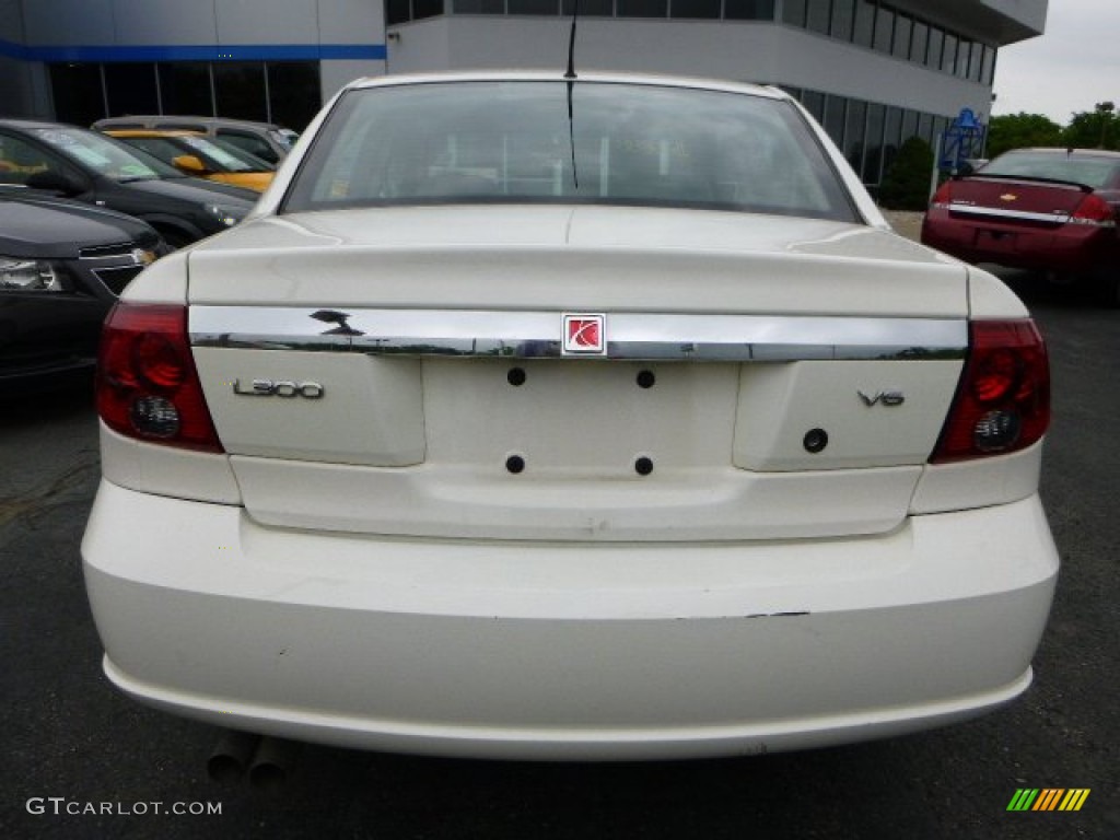 2005 L Series L300 Sedan - Cream White / Grey photo #3