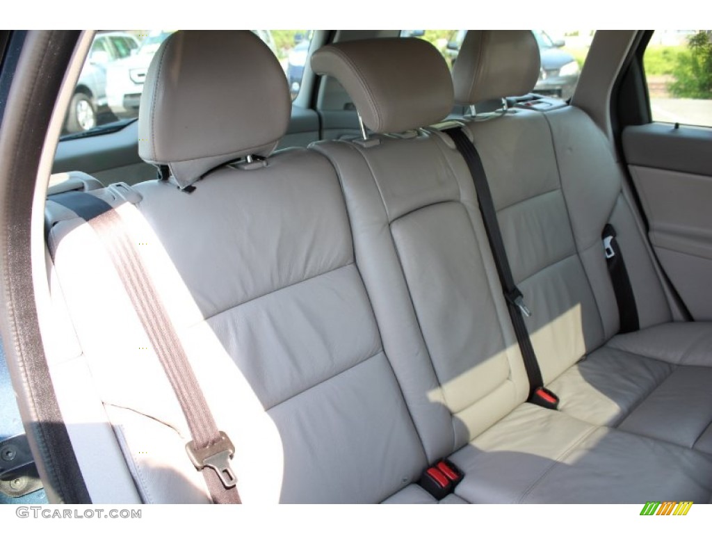 2005 V50 T5 AWD - Barents Blue Metallic / Dark Beige/Quartz photo #13