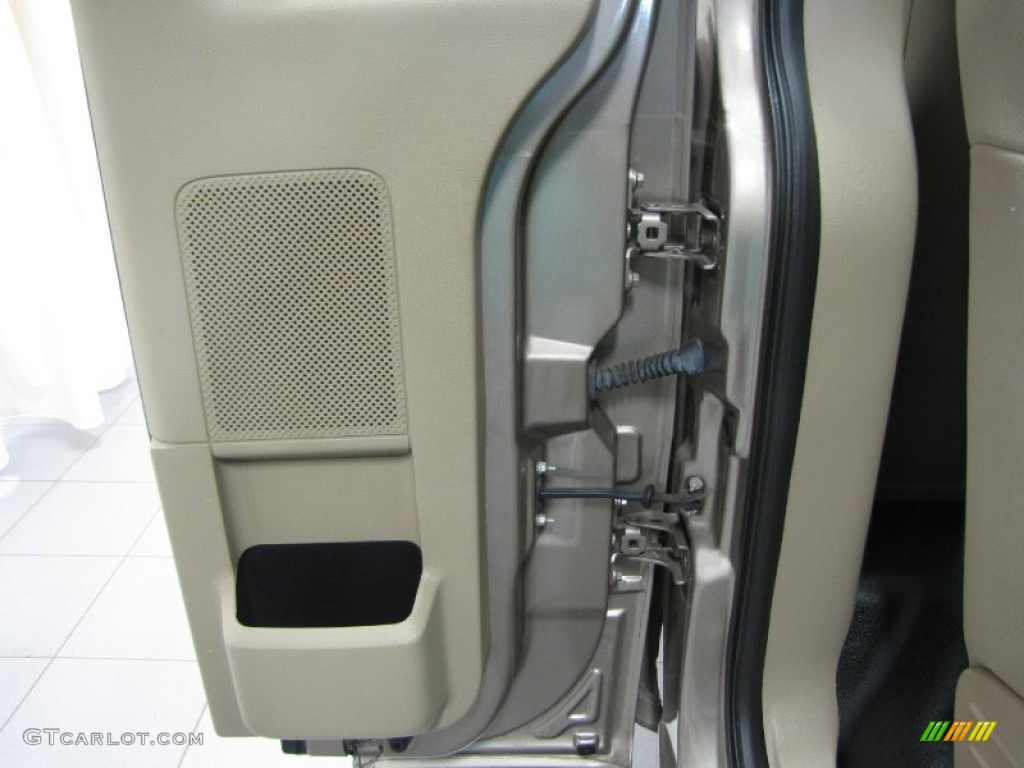 2006 F150 XL Regular Cab - Arizona Beige Metallic / Tan photo #11