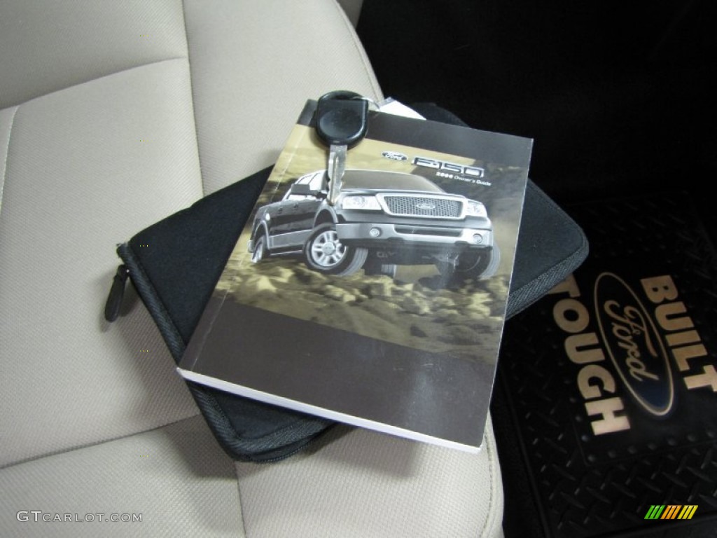 2006 F150 XL Regular Cab - Arizona Beige Metallic / Tan photo #26