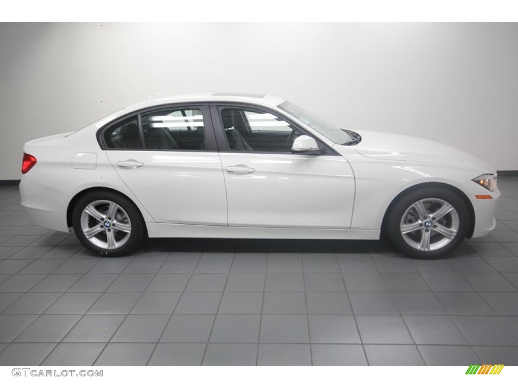 2013 3 Series 328i Sedan - Alpine White / Black photo #2