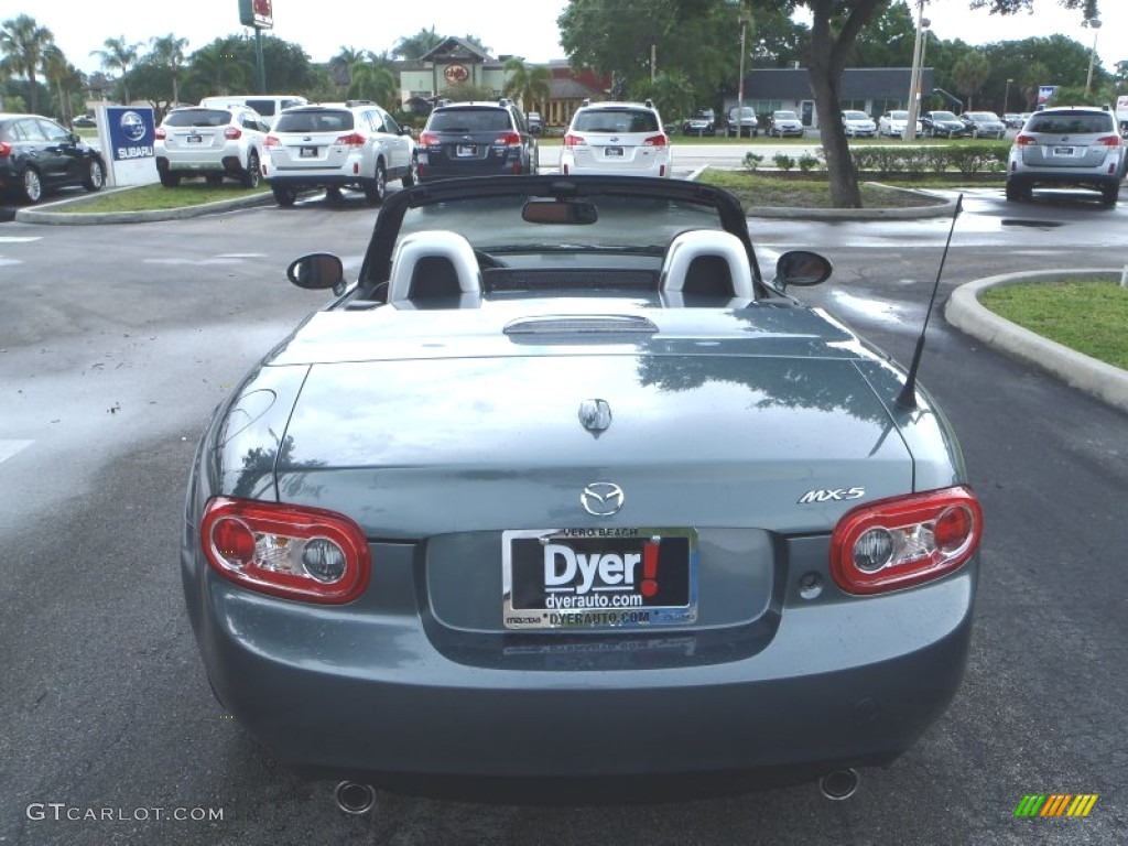 2013 MX-5 Miata Grand Touring Hard Top Roadster - Dolphin Gray Mica / Spicy Mocha photo #18