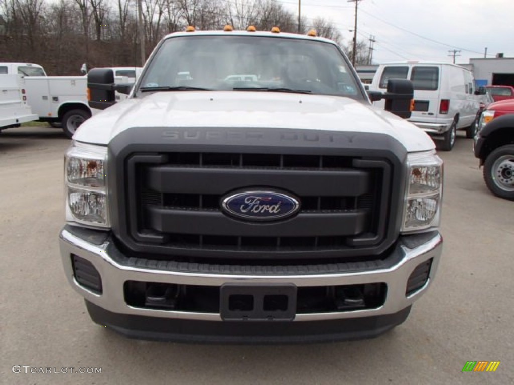 2013 F250 Super Duty XL Regular Cab 4x4 Chassis - Oxford White / Steel photo #3