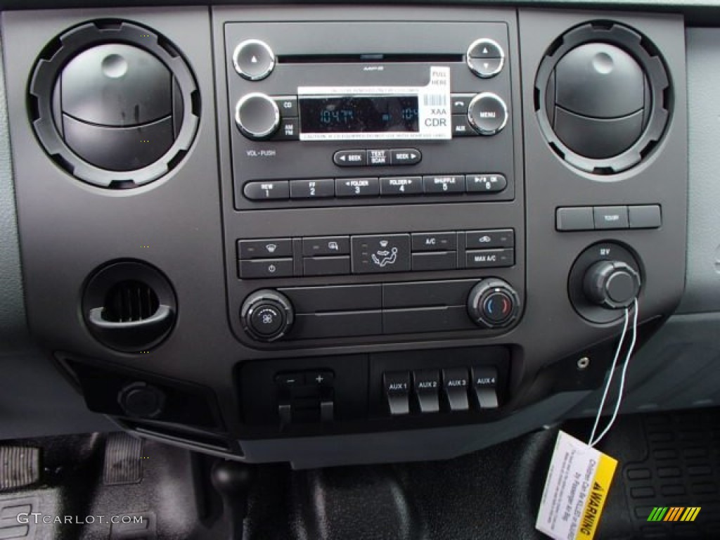 2013 Ford F550 Super Duty XL Crew Cab Chassis Controls Photo #81814833