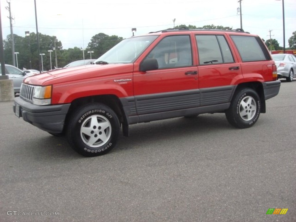1994 Grand Cherokee SE 4x4 - Flame Red / Agate Black photo #2