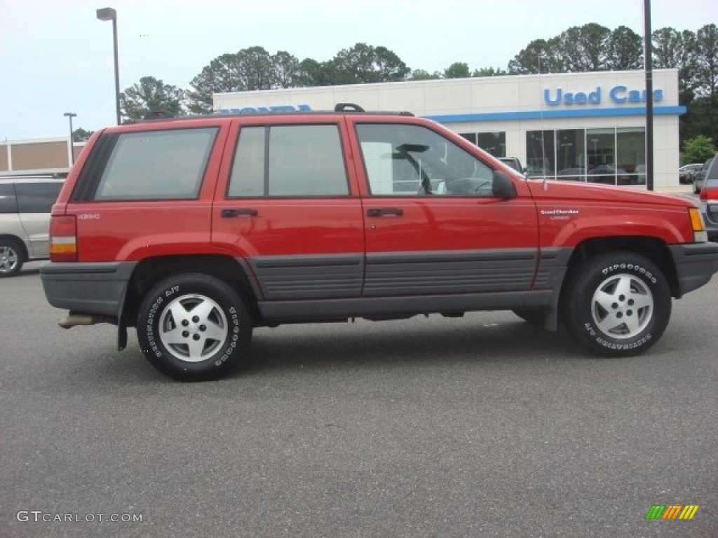 1994 Grand Cherokee SE 4x4 - Flame Red / Agate Black photo #7