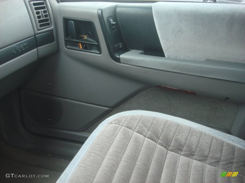 1994 Grand Cherokee SE 4x4 - Flame Red / Agate Black photo #23