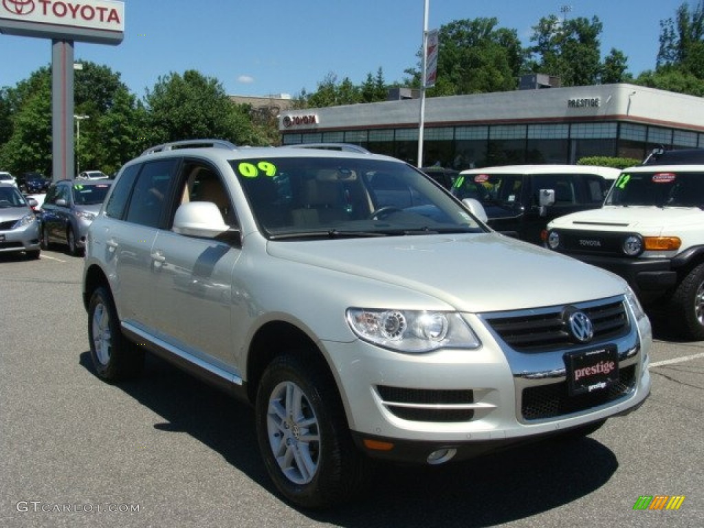 2009 Touareg 2 TDI - Reflex Silver Metallic / Pure Beige photo #1