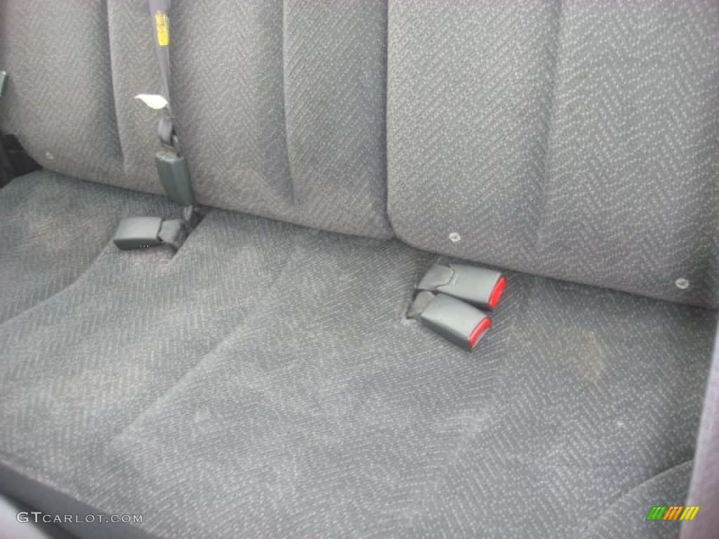 2004 Cavalier LS Coupe - Summit White / Graphite photo #14