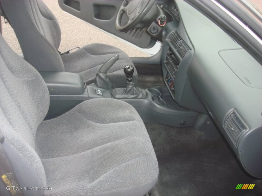 2004 Cavalier LS Coupe - Summit White / Graphite photo #16