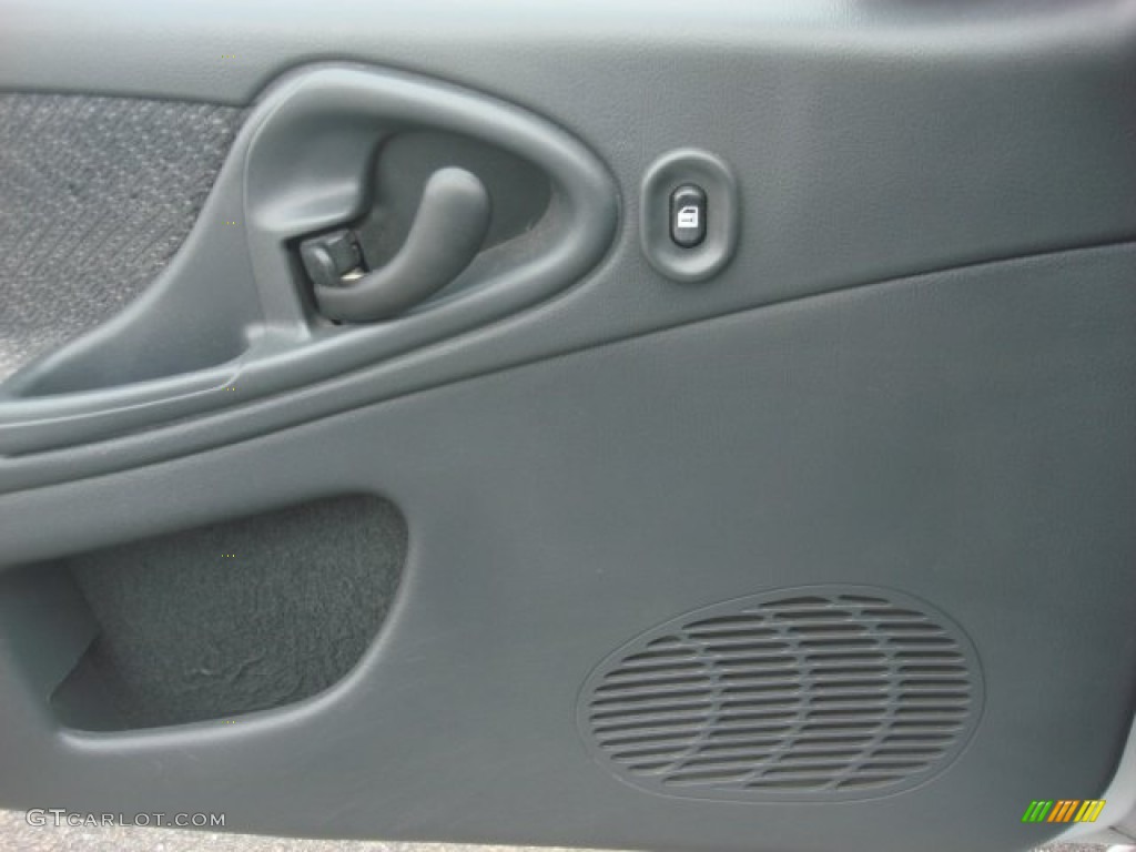 2004 Cavalier LS Coupe - Summit White / Graphite photo #19