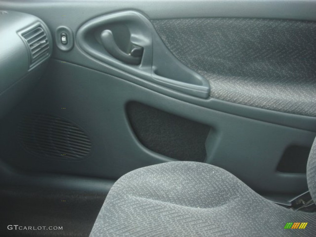 2004 Cavalier LS Coupe - Summit White / Graphite photo #24