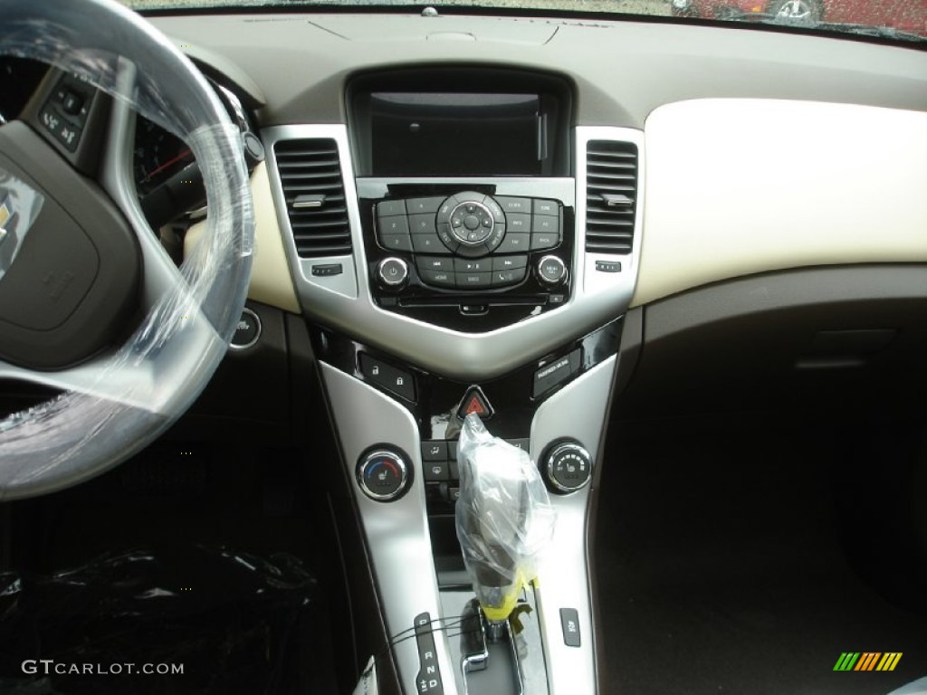 2013 Cruze LT/RS - Summit White / Cocoa/Light Neutral photo #4