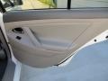 Super White - Camry LE Photo No. 27