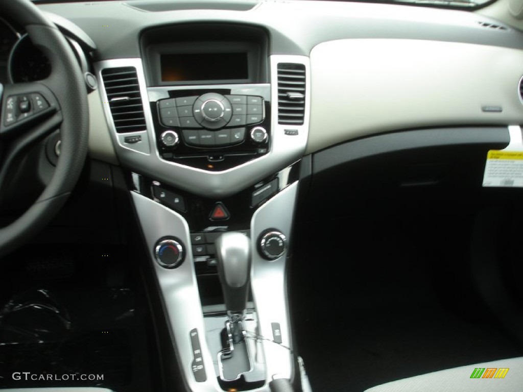 2013 Cruze LS - Summit White / Jet Black/Medium Titanium photo #4