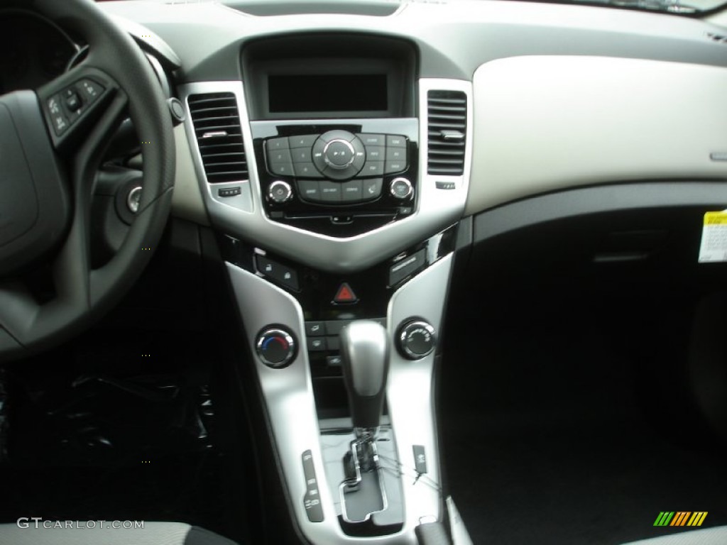 2013 Cruze LS - Summit White / Jet Black/Medium Titanium photo #4