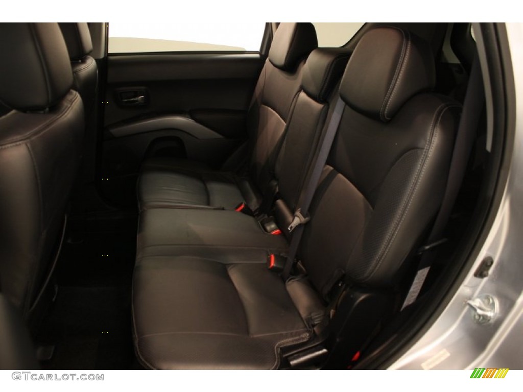 2008 Mitsubishi Outlander XLS Rear Seat Photo #81828517