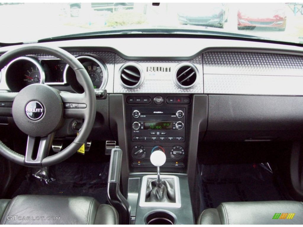 2008 Ford Mustang Bullitt Coupe Dark Charcoal Dashboard Photo #81828733