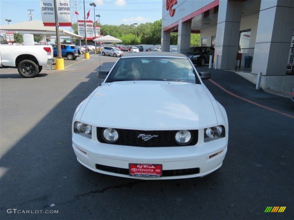 2006 Mustang GT Deluxe Convertible - Performance White / Light Parchment photo #2