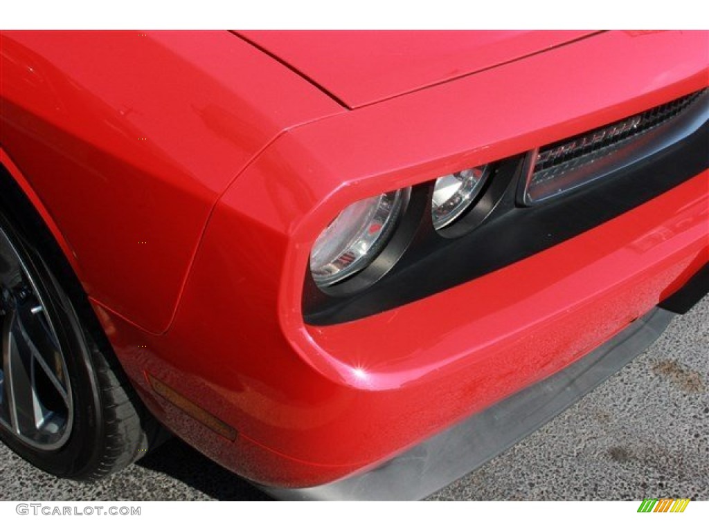 2009 Challenger SE - Inferno Red Crystal Pearl Coat / Dark Slate Gray photo #3