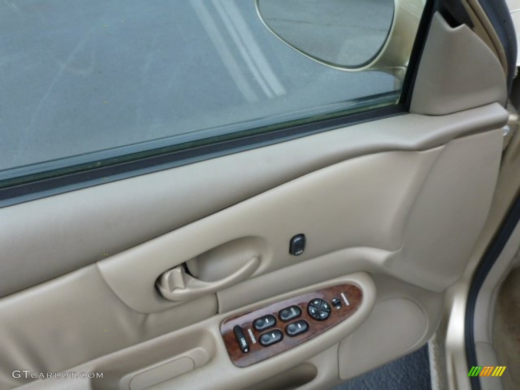 2005 Century Custom Sedan - Cashmere Metallic / Taupe photo #18