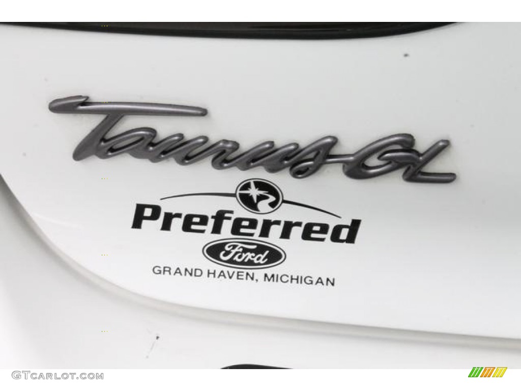 1996 Taurus GL Wagon - Vibrant White / Graphite photo #15
